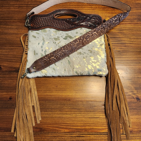 American Darling Handbags - American Darling Cream and Gold Crossbody Bag with Fringe